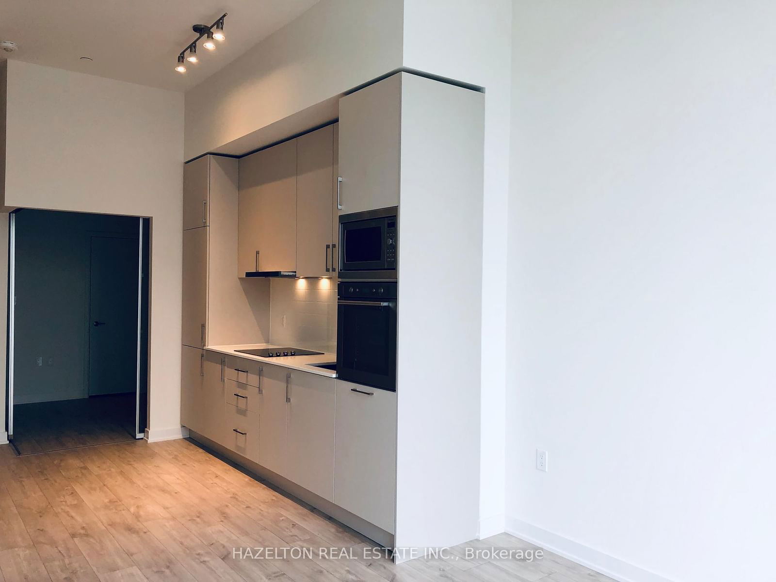 576 Front St W, unit 201E for sale