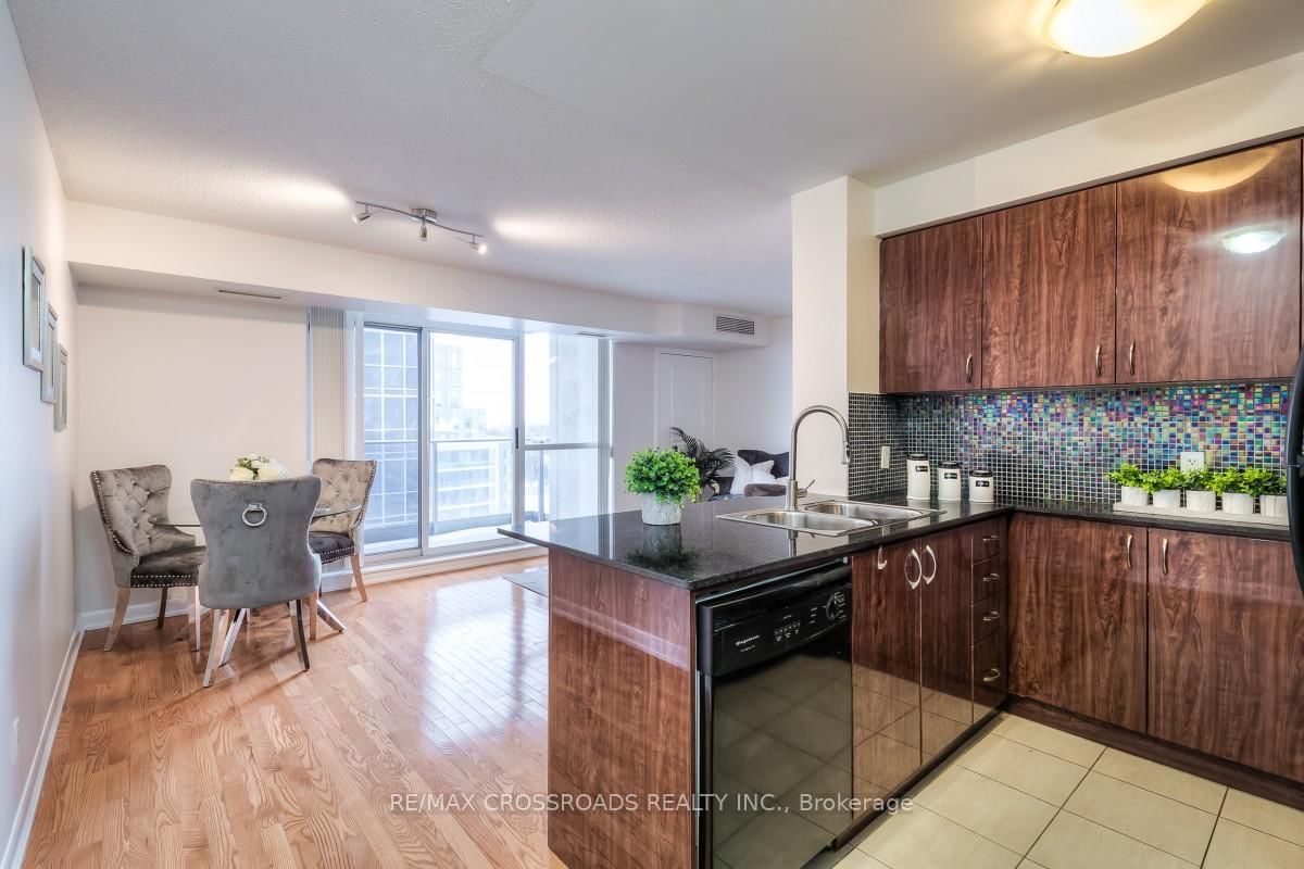 5791 Yonge St, unit 907 for sale