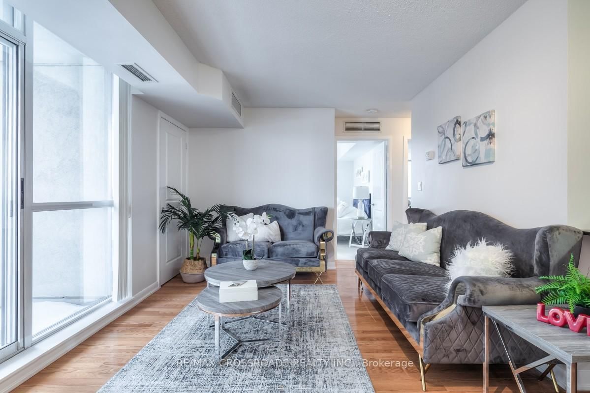 5791 Yonge St, unit 907 for sale