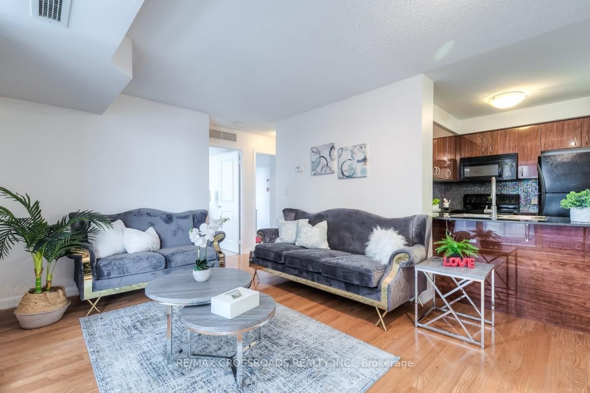 5791 Yonge St, unit 907 for sale