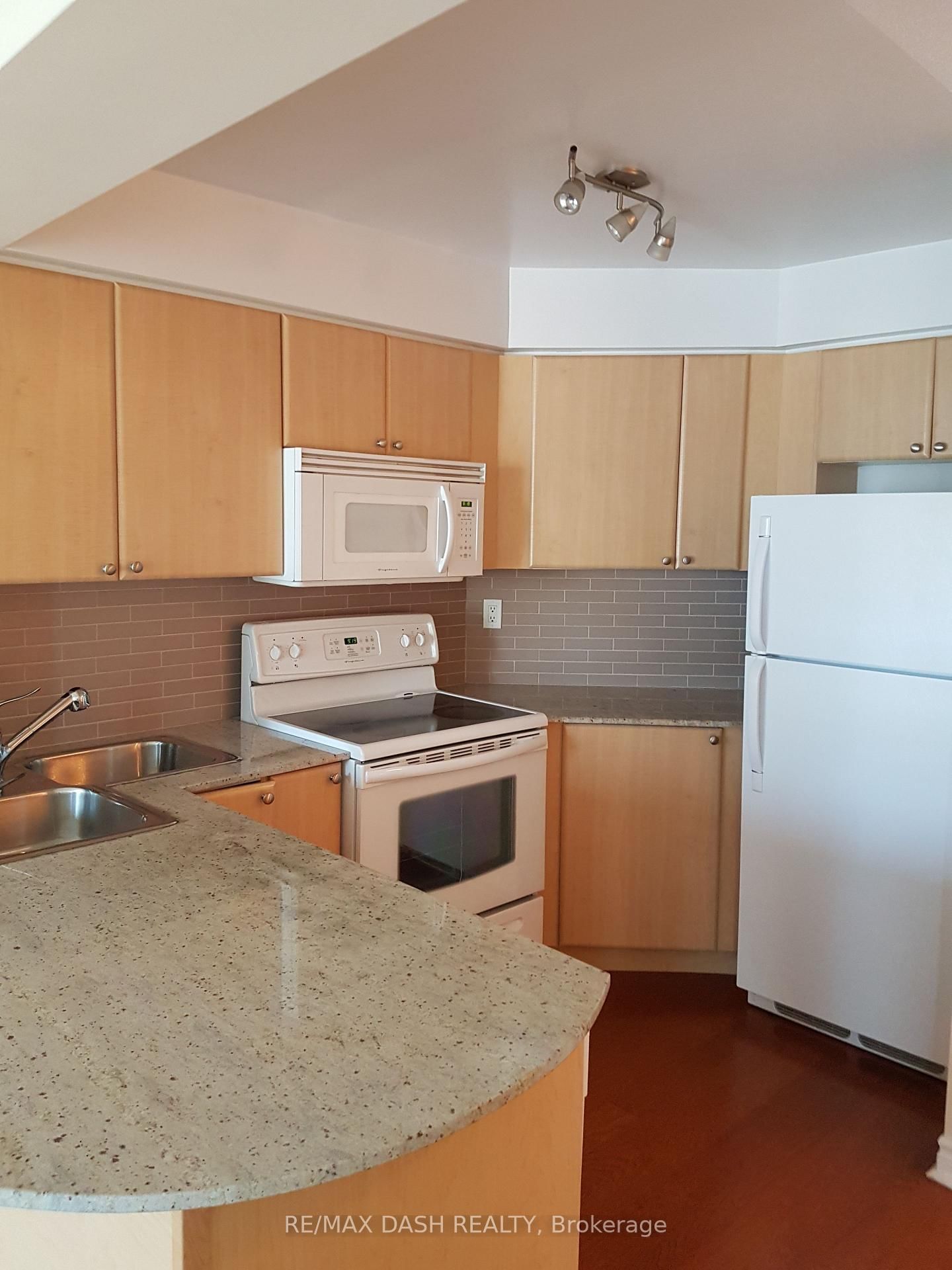 763 Bay St, unit 3001 for rent