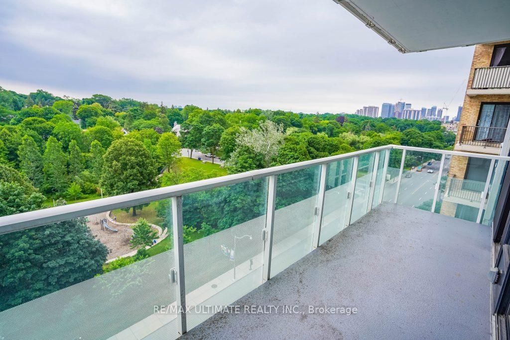 3018 Yonge St, unit 812 for rent