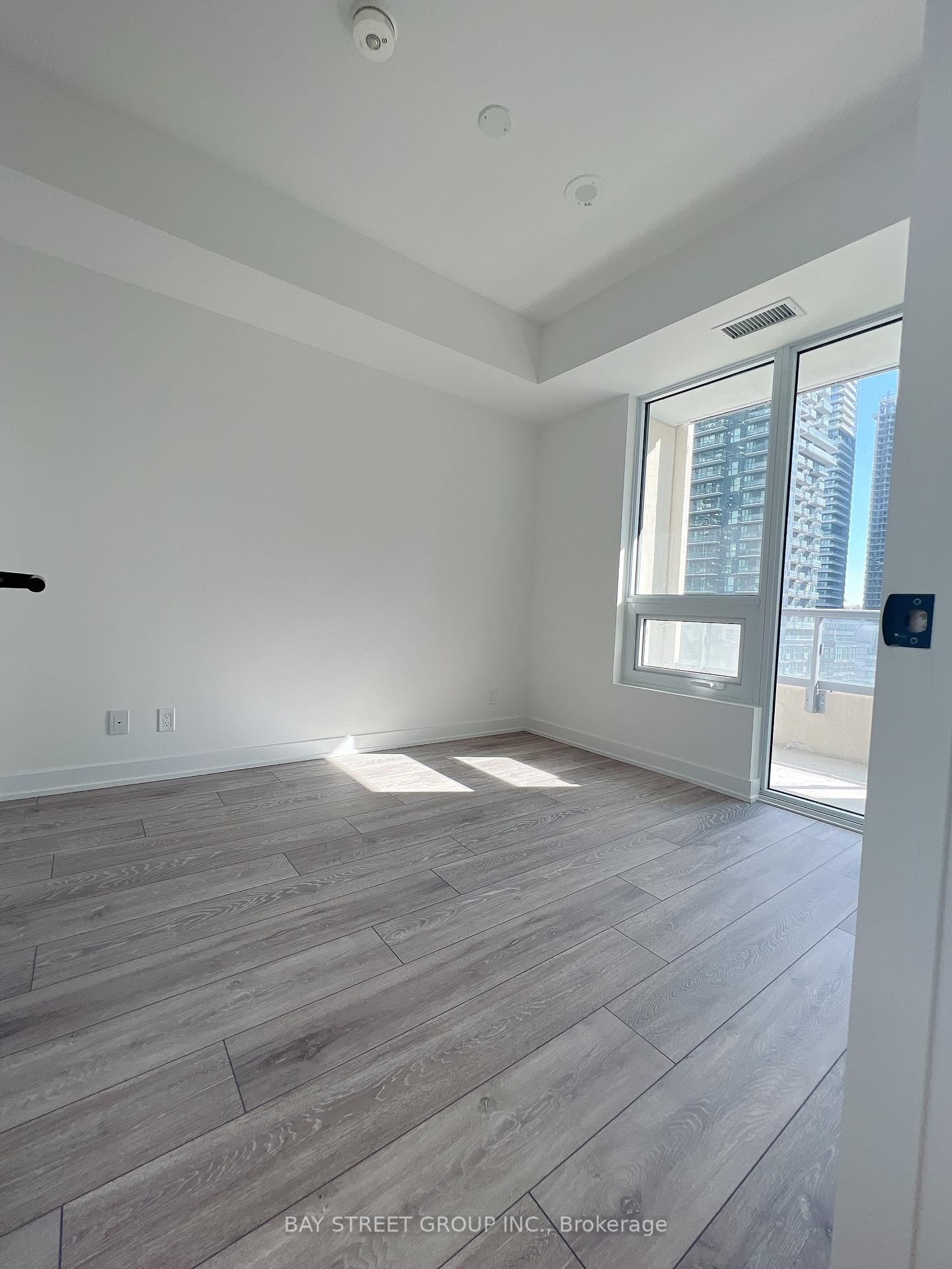 108 Peter St, unit 1707 for rent