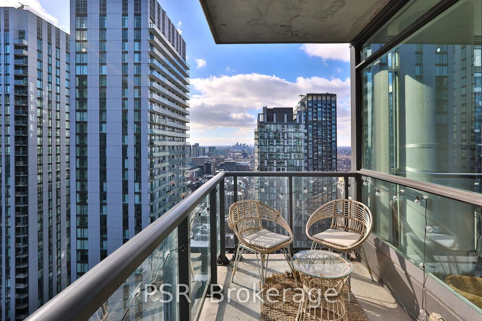 290 Adelaide St W, unit 3811 for sale