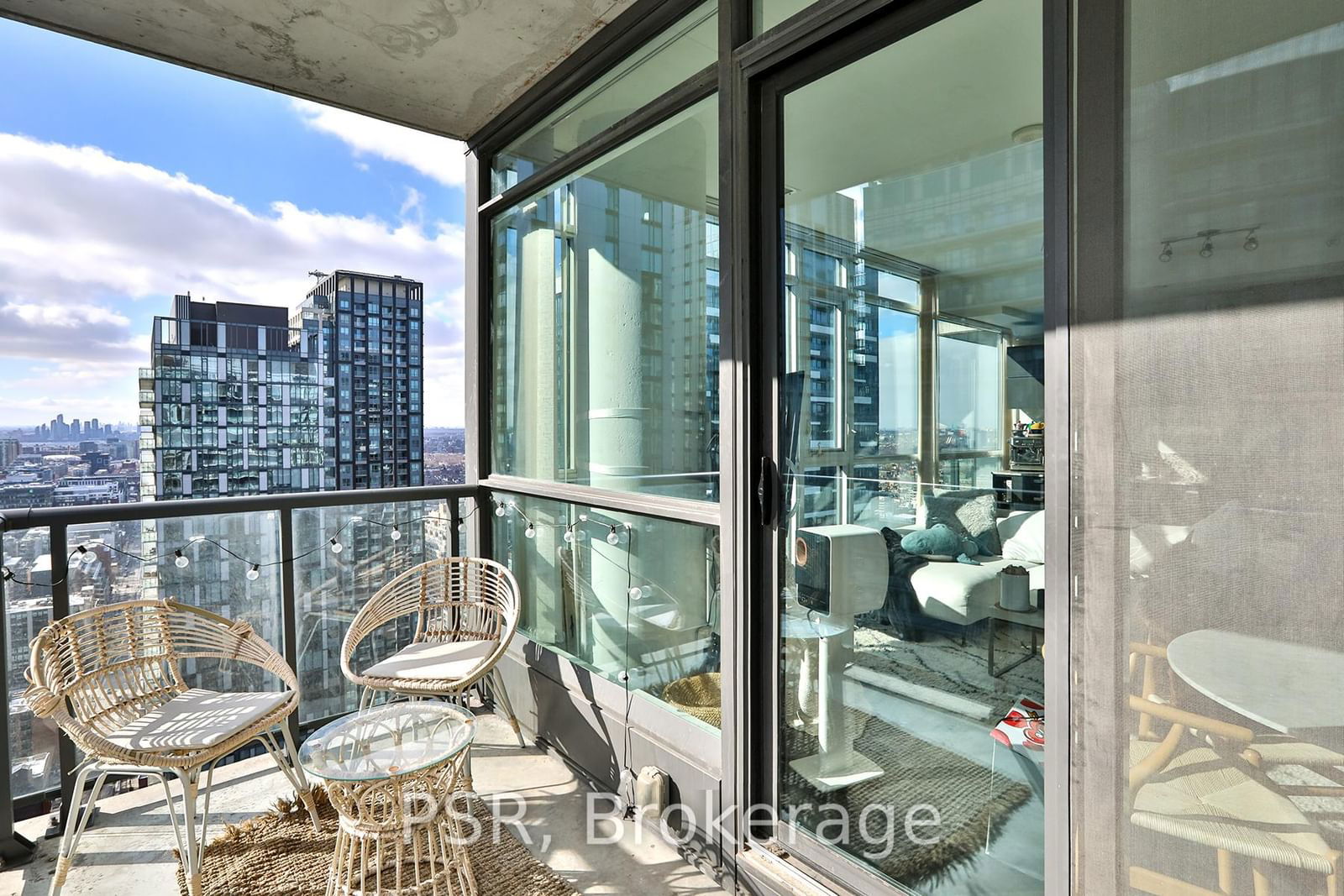 290 Adelaide St W, unit 3811 for sale