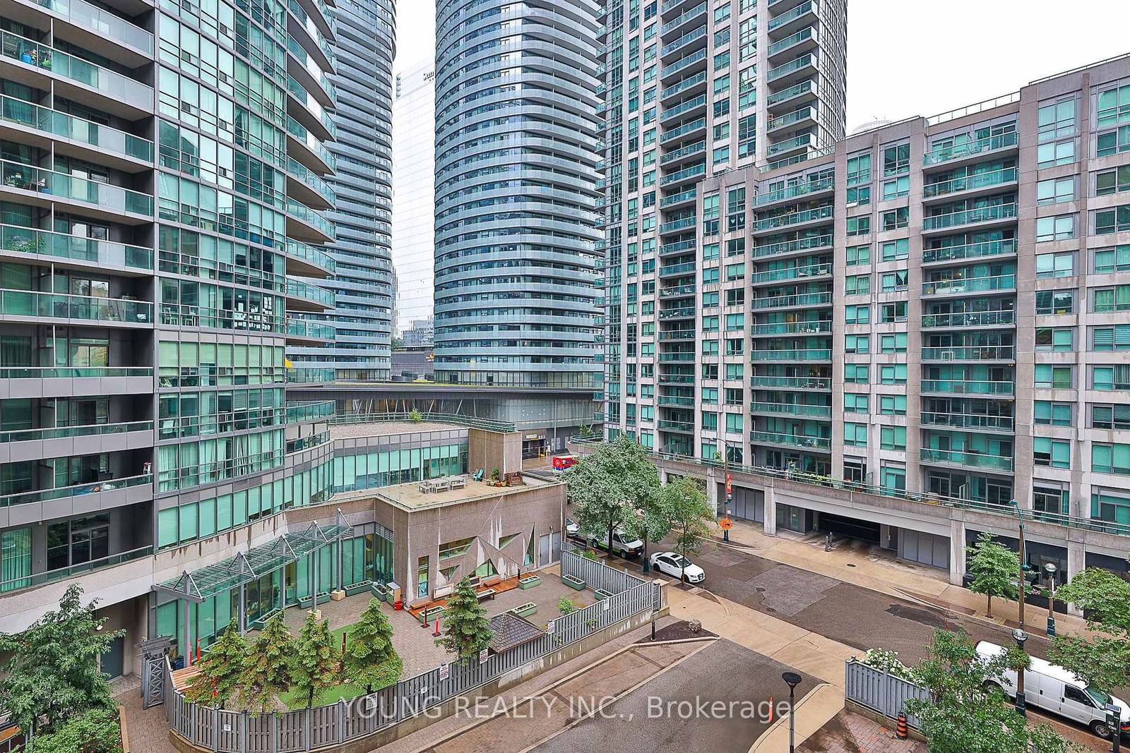 51 Lower Simcoe St, unit 603 for rent