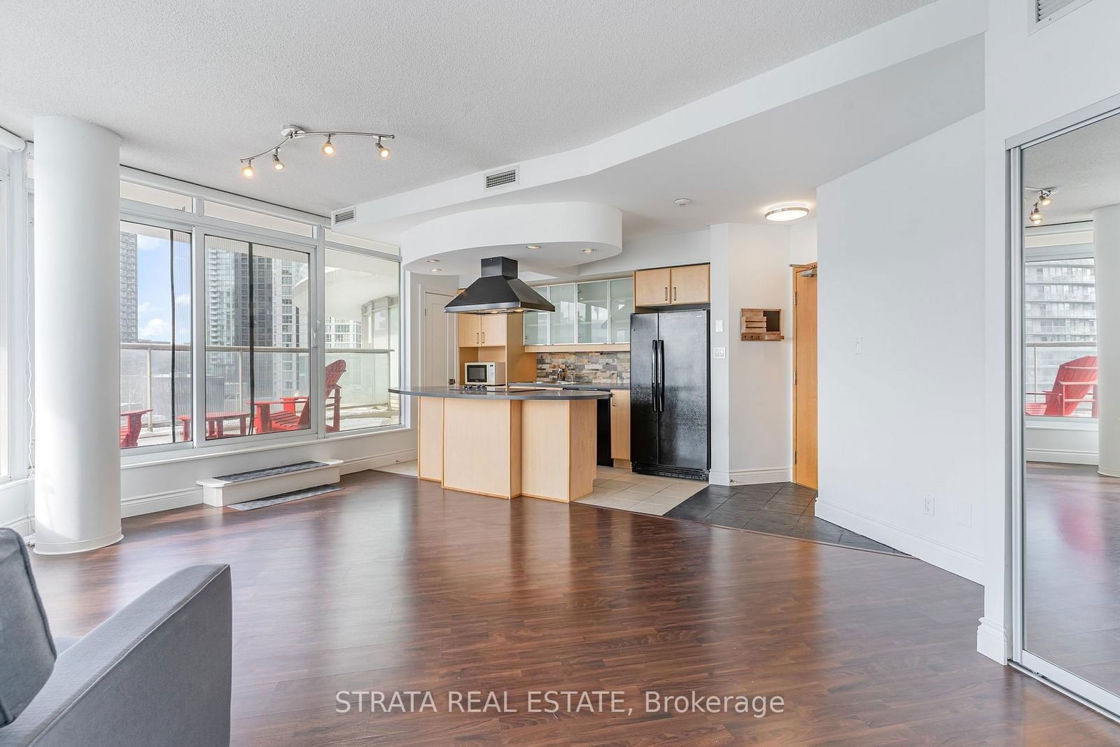 550 Queens Quay W, unit 1107 for rent