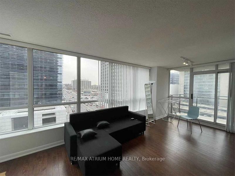 33 Sheppard Ave E, unit 808 for rent