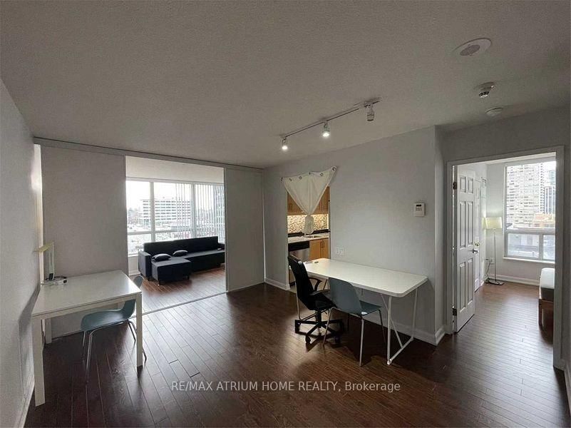 33 Sheppard Ave E, unit 808 for rent