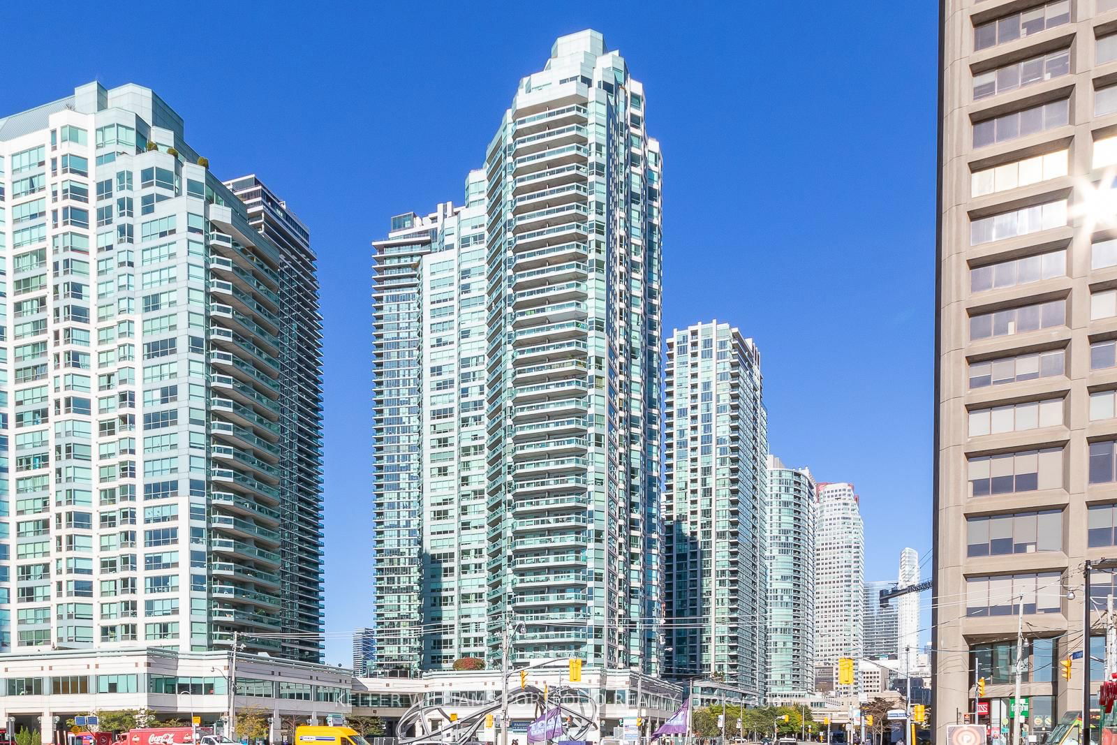 10 Yonge St, unit 2212 for rent