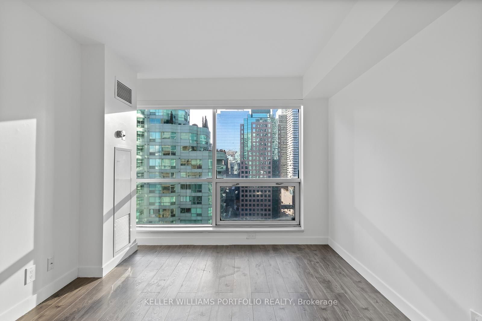 10 Yonge St, unit 2212 for rent