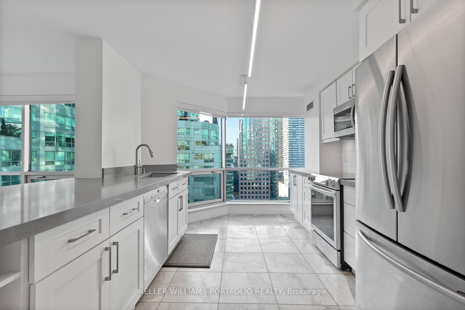 10 Yonge St, unit 2212 for rent