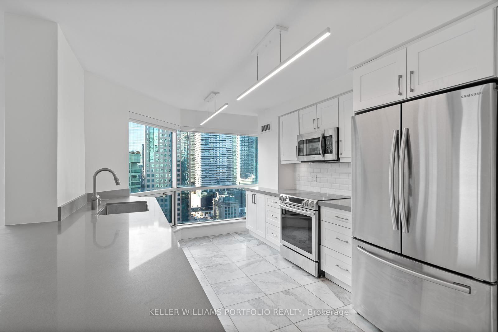 10 Yonge St, unit 2212 for rent