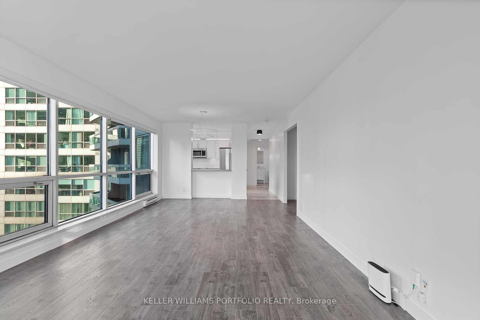 10 Yonge St, unit 2212 for rent