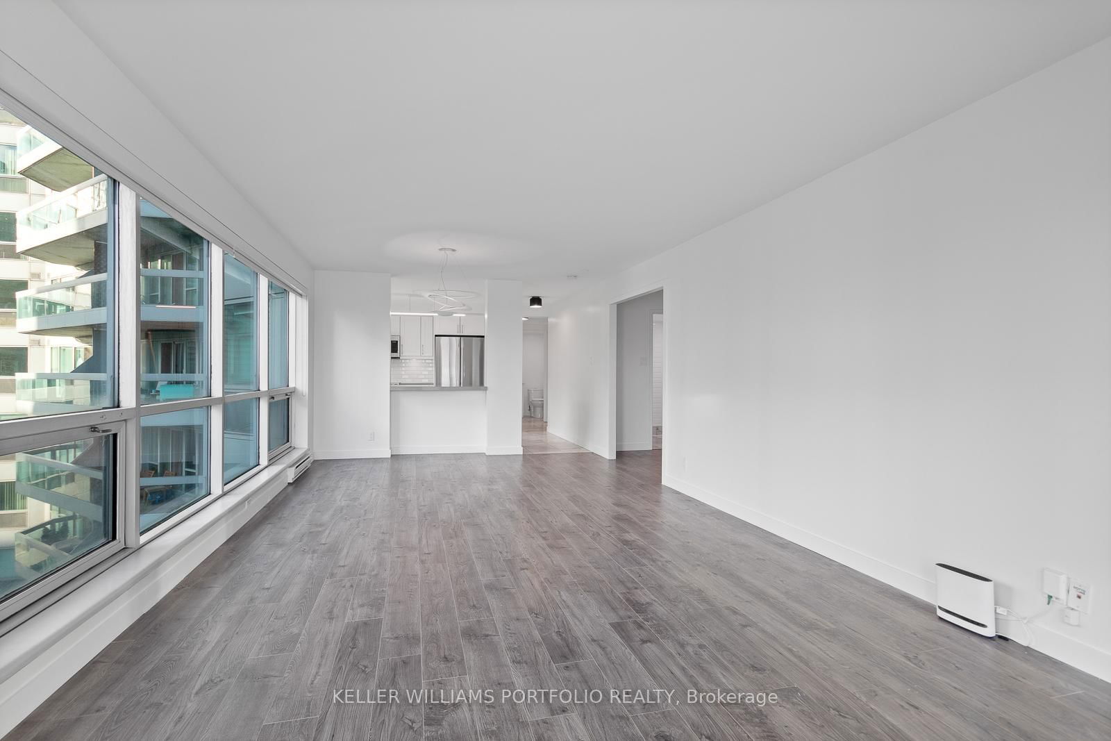 10 Yonge St, unit 2212 for rent