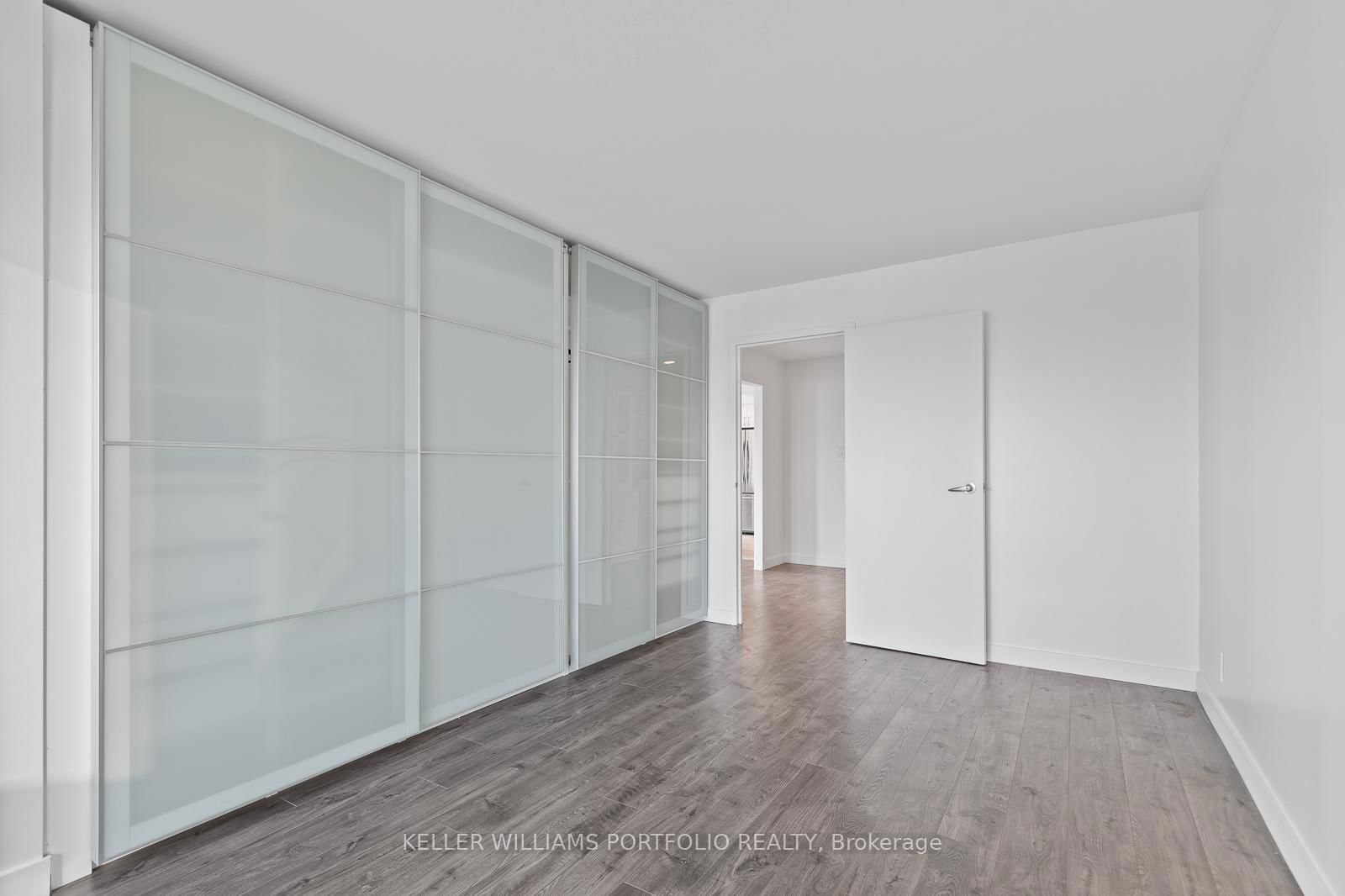 10 Yonge St, unit 2212 for rent