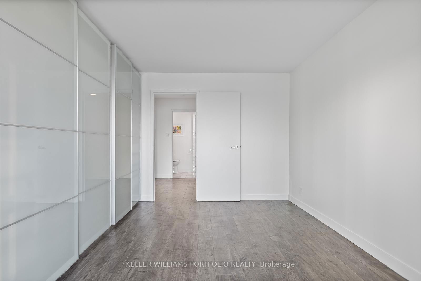 10 Yonge St, unit 2212 for rent