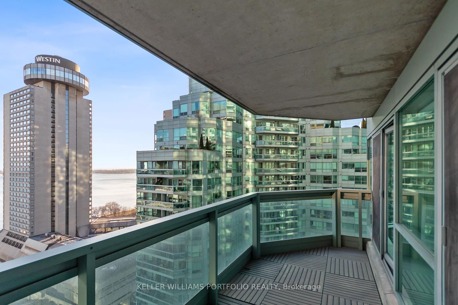 10 Yonge St, unit 2212 for rent