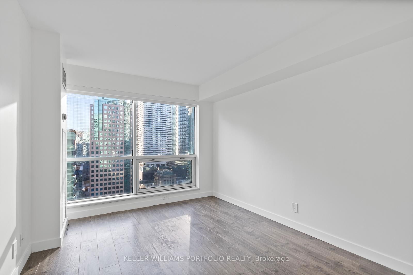 10 Yonge St, unit 2212 for rent