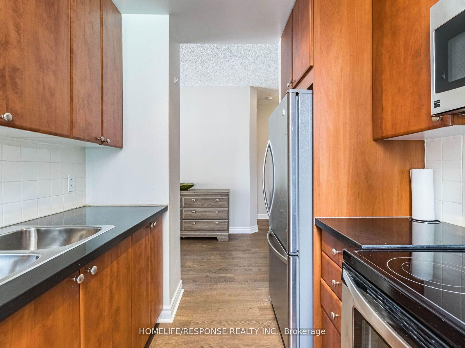 85 Bloor St E, unit 802 for sale