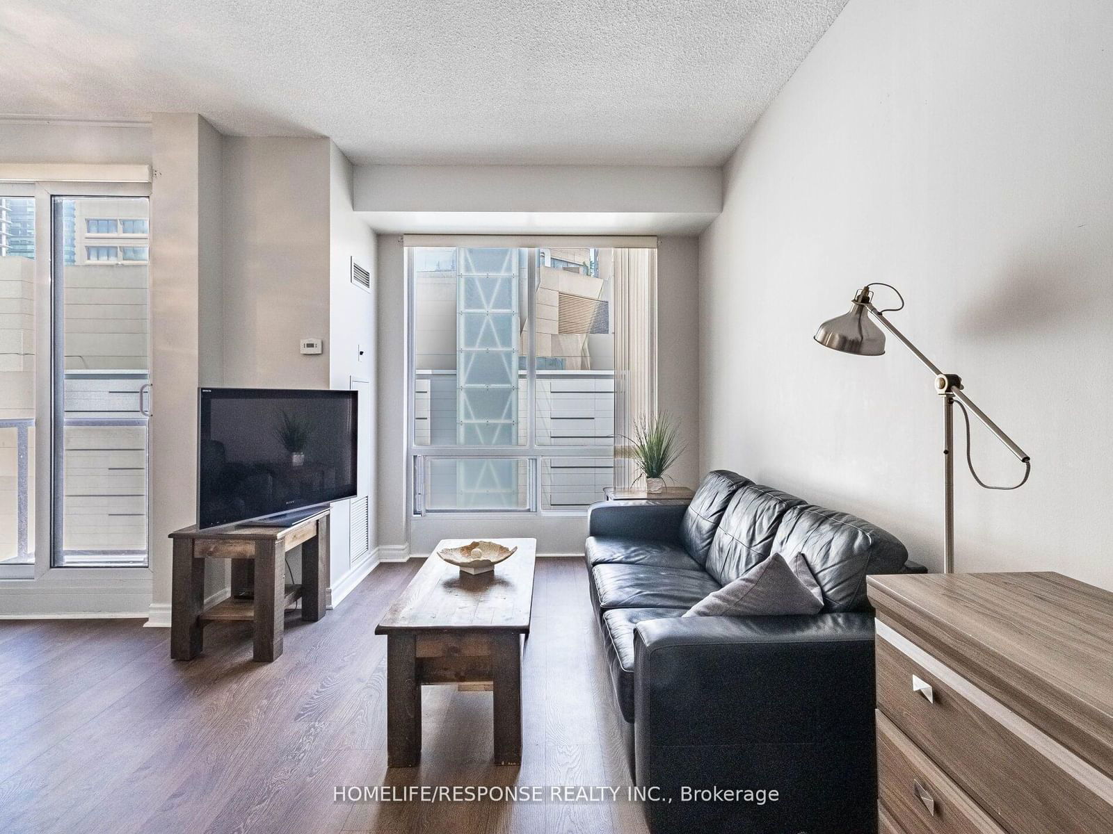 85 Bloor St E, unit 802 for sale