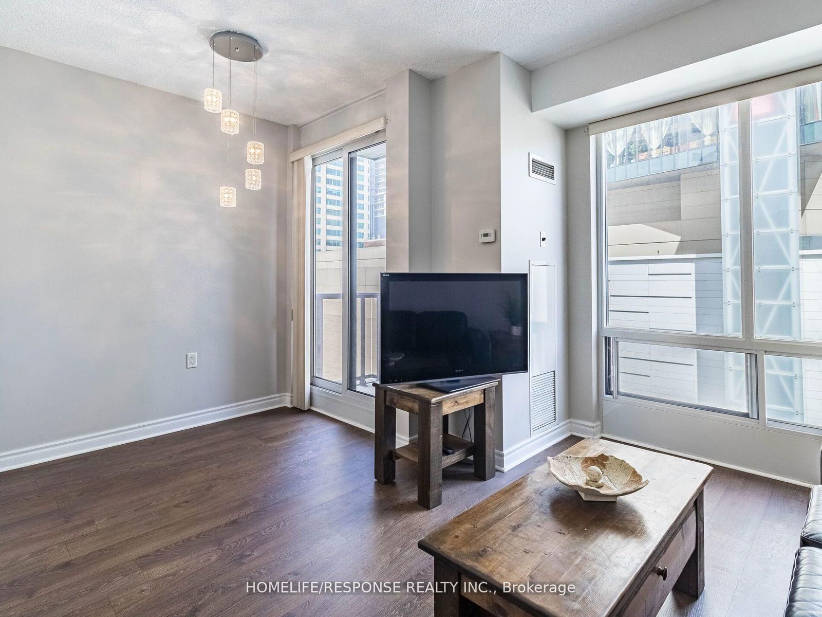 85 Bloor St E, unit 802 for sale