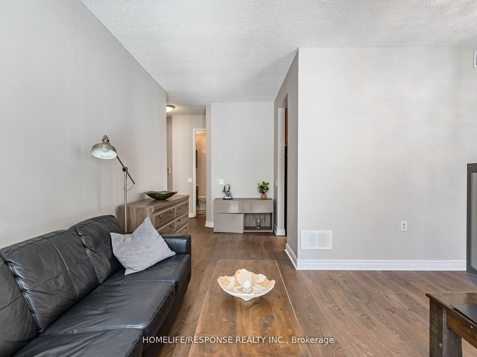 85 Bloor St E, unit 802 for sale