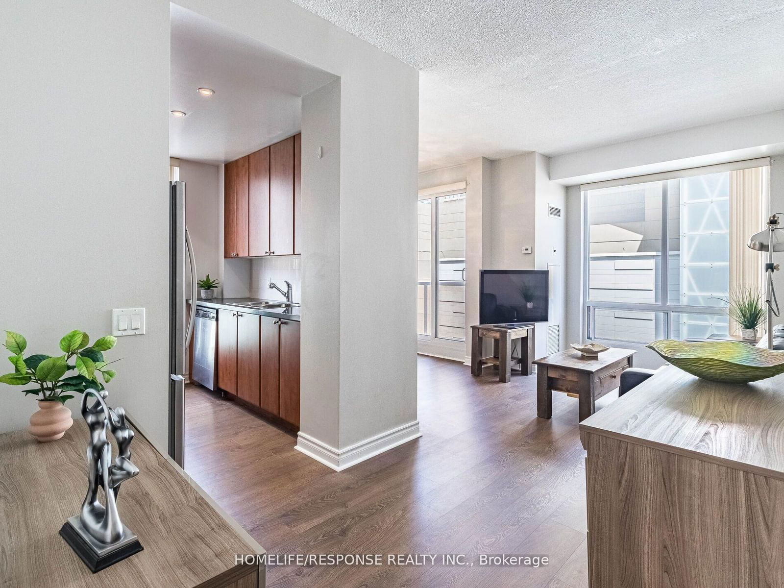 85 Bloor St E, unit 802 for sale