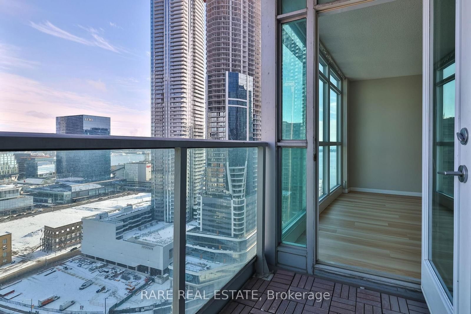 18 Yonge St, unit 2808 for rent