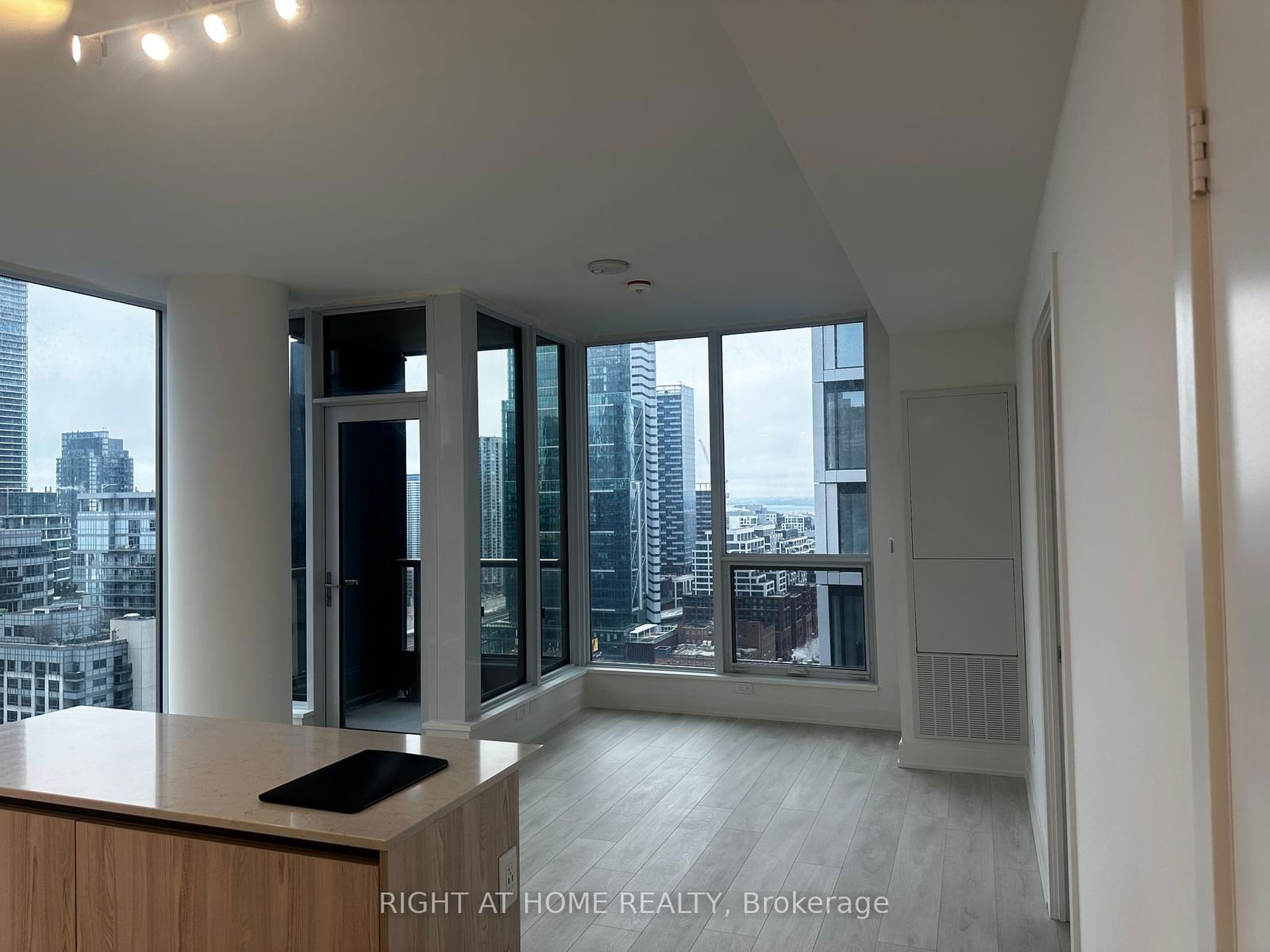 35 Mercer St, unit 2210 for rent