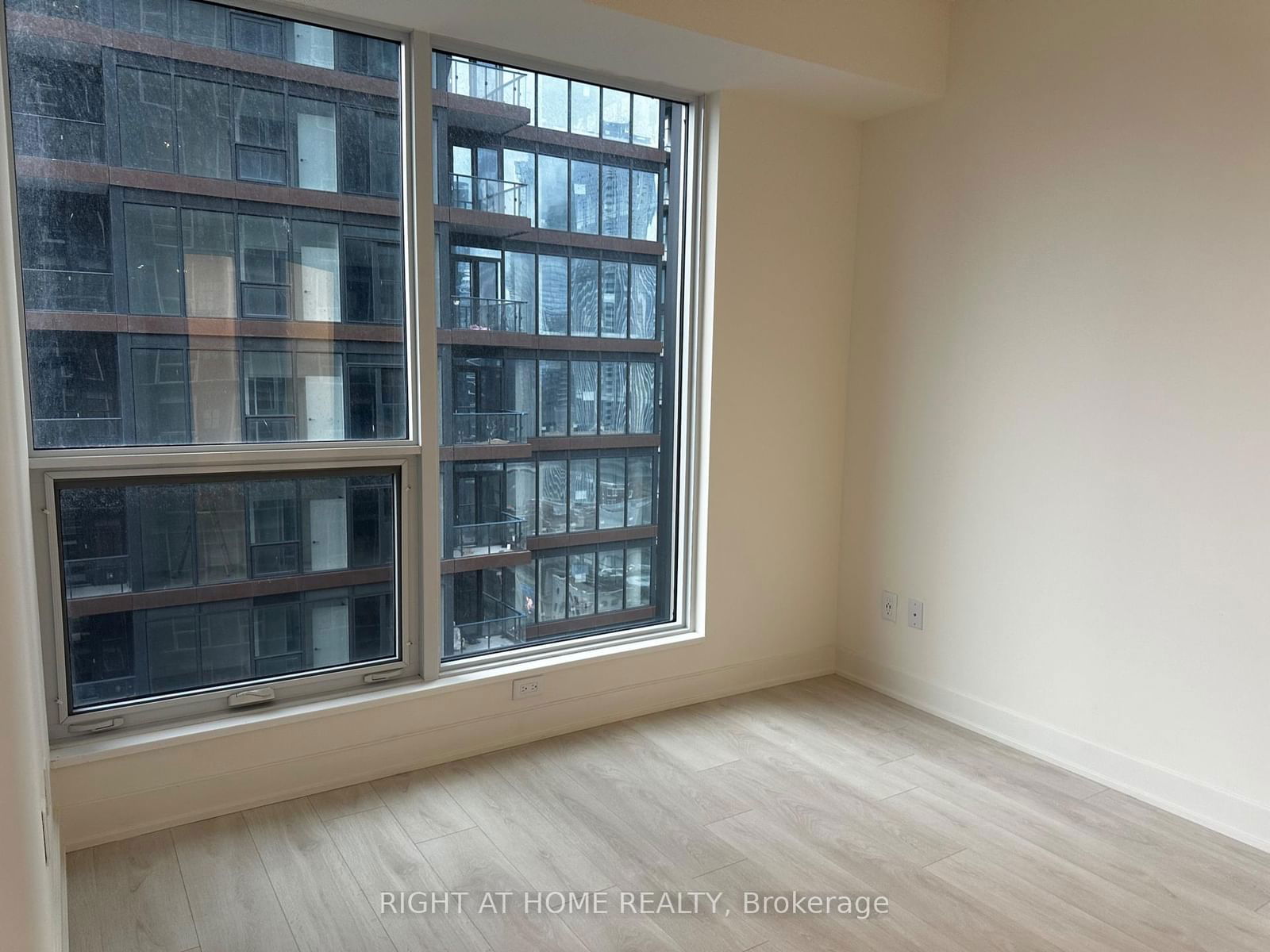 35 Mercer St, unit 2210 for rent