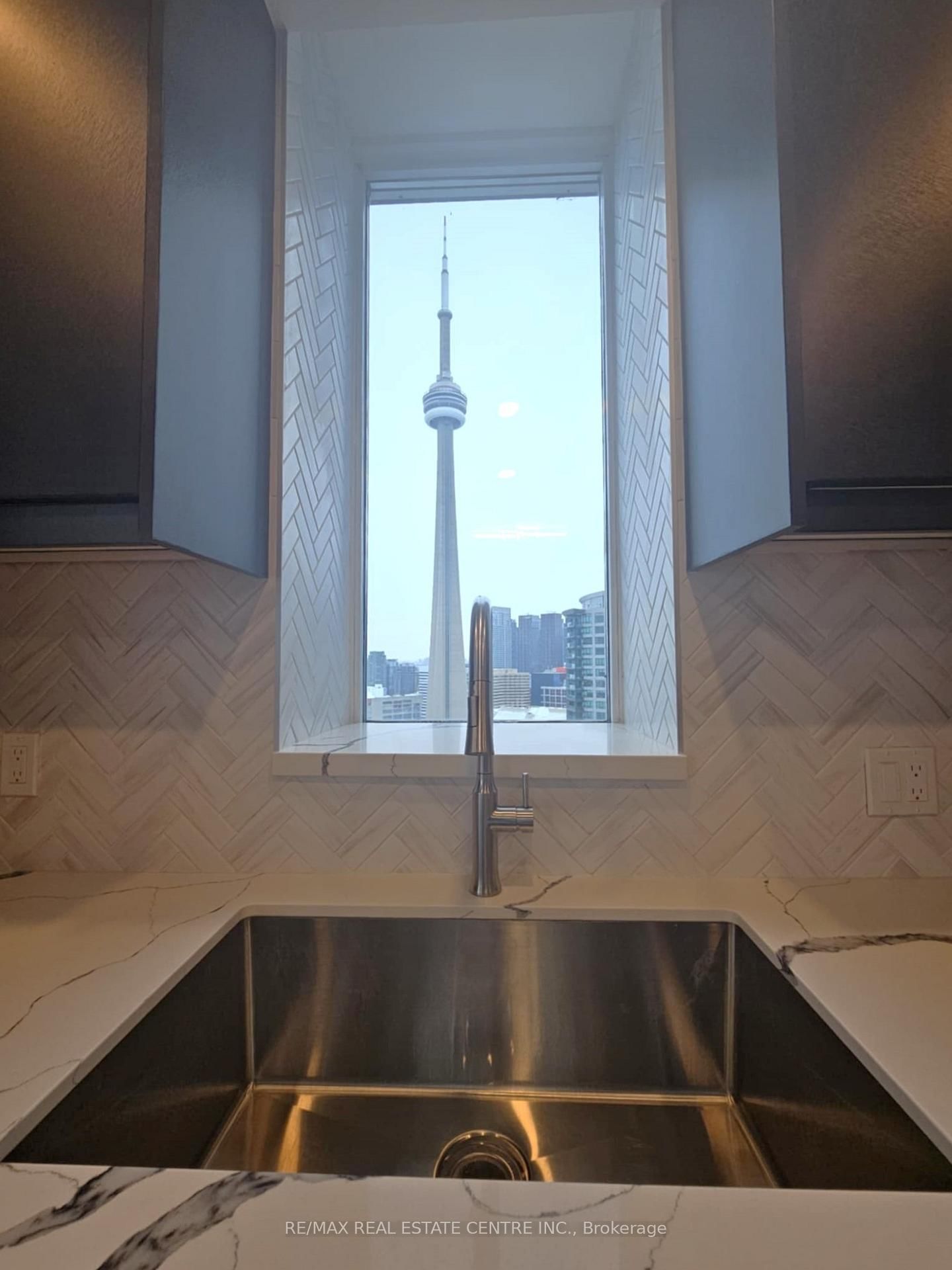 8 York St, unit 3112 for rent