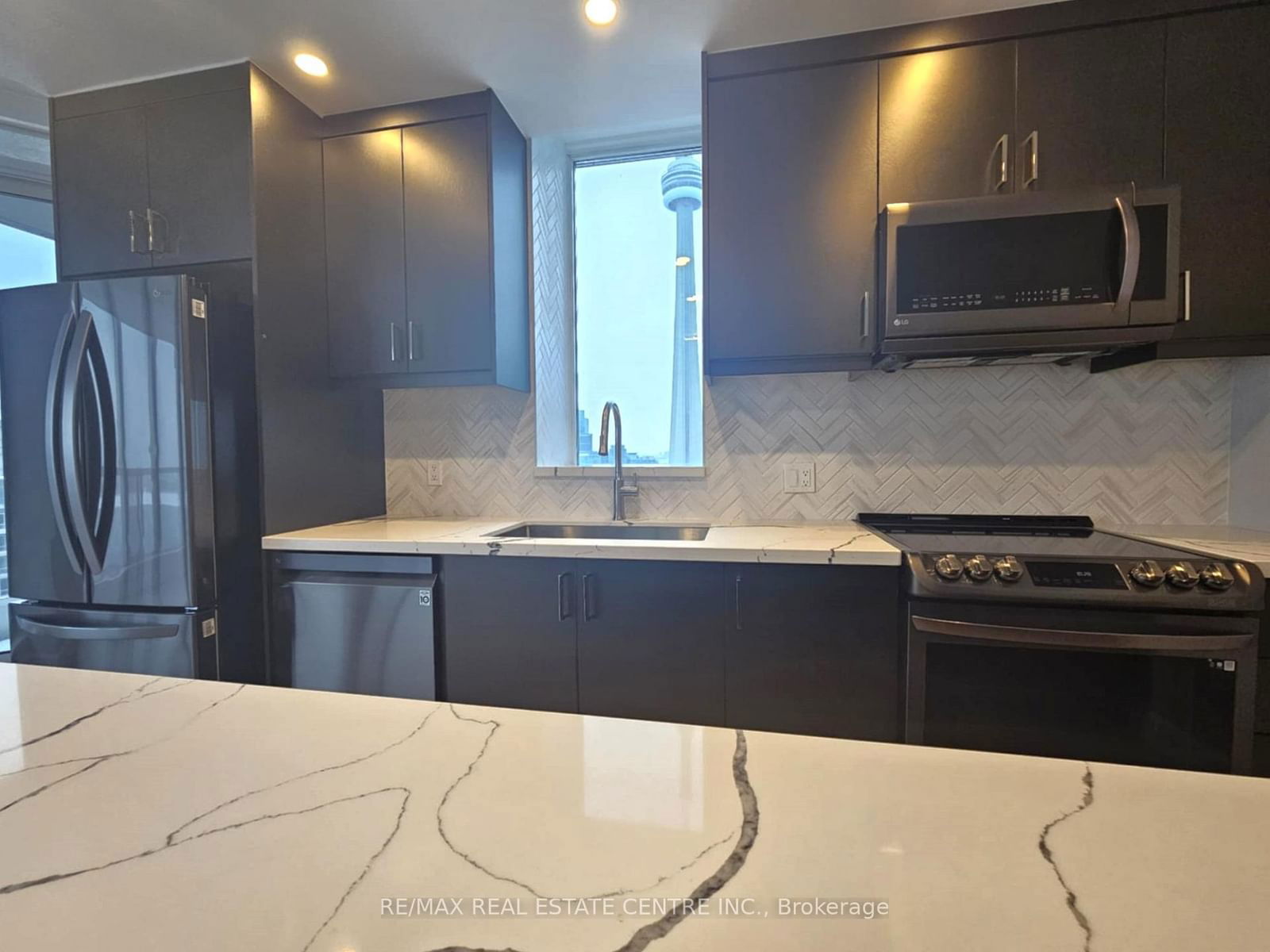 8 York St, unit 3112 for rent