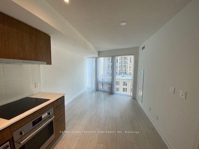 60 Shuter St, unit 903 for rent