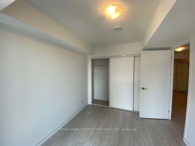 60 Shuter St, unit 903 for rent