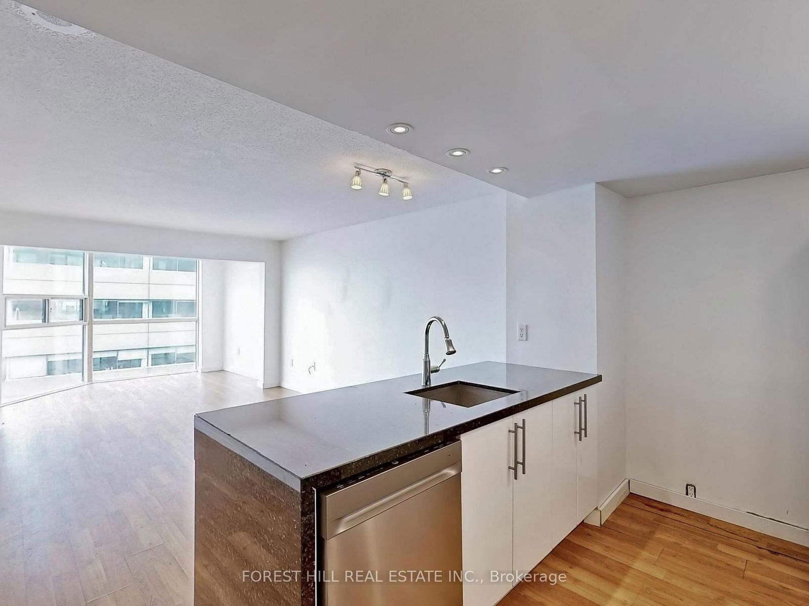 725 King St, unit 901 for sale