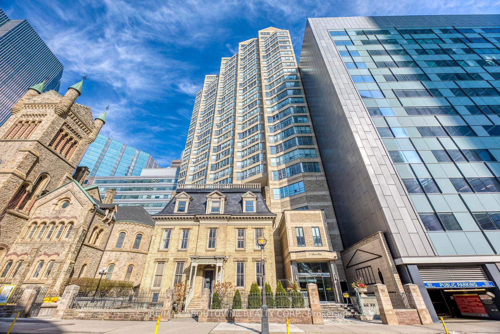 71 Simcoe St, unit 701 for rent