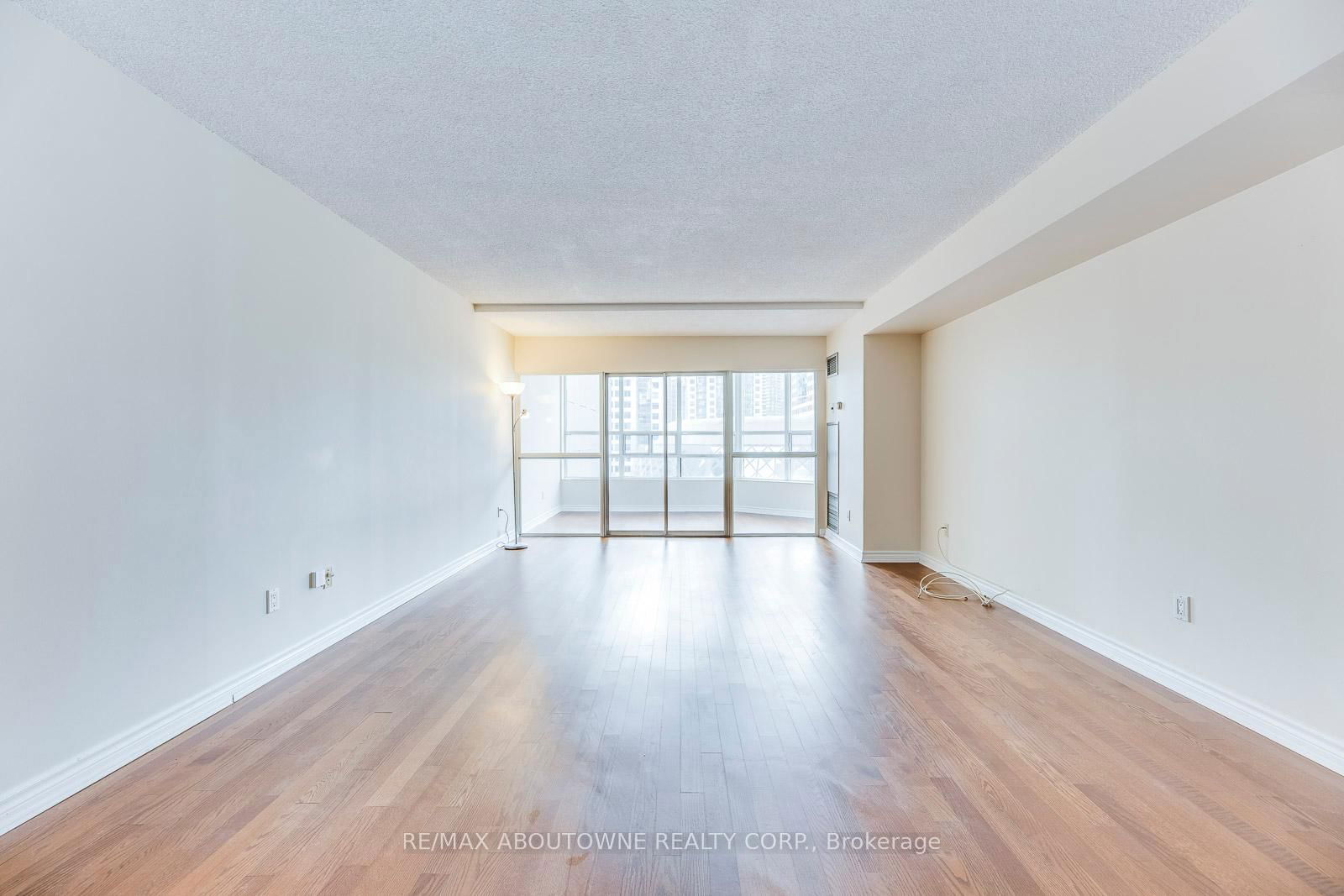 71 Simcoe St, unit 701 for rent