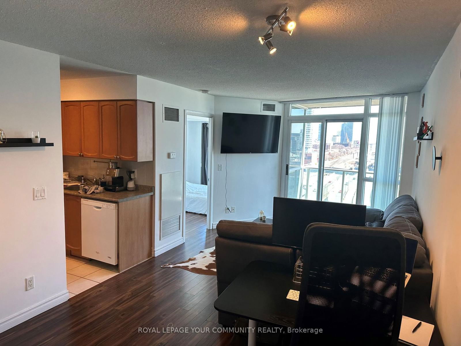 18 Yonge St, unit 1510 for rent