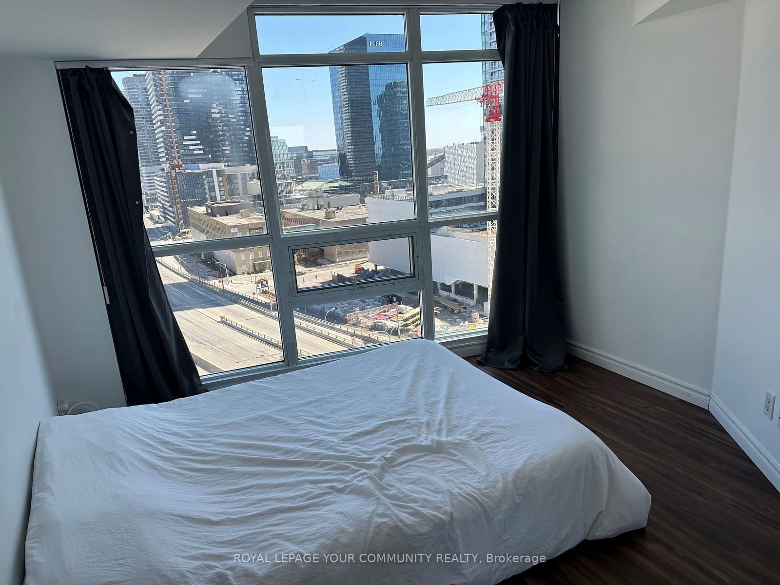 18 Yonge St, unit 1510 for rent