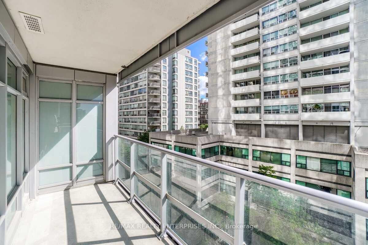 2191 Yonge St, unit 712 for rent