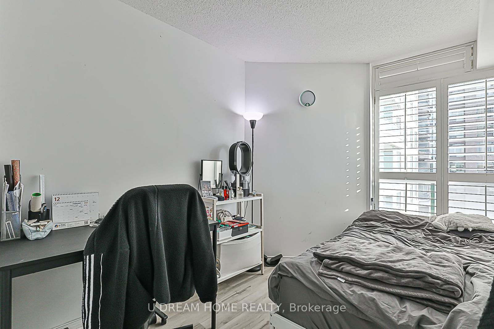 28 Pemberton Ave, unit 400 for rent