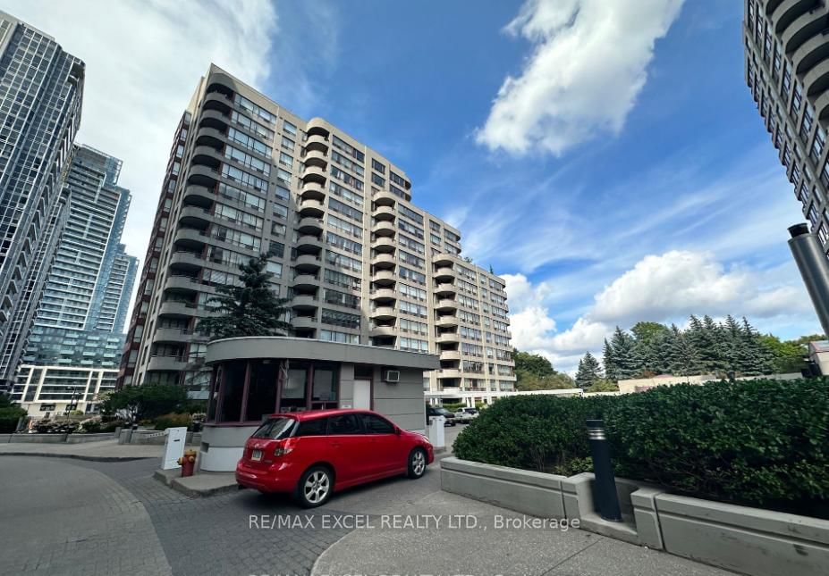 5785 Yonge St, unit 104 for rent