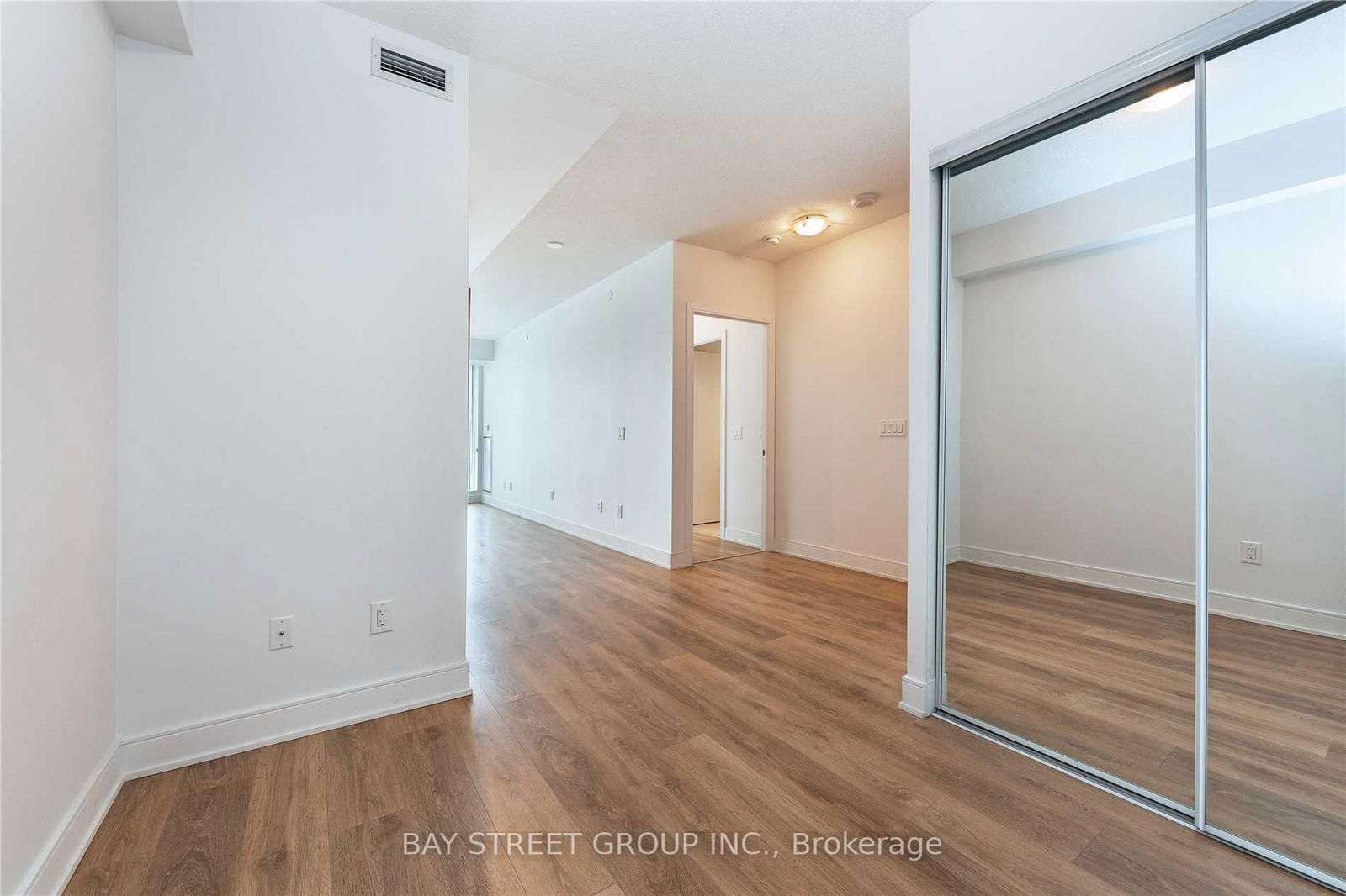 525 Adelaide St, unit 1820 for rent