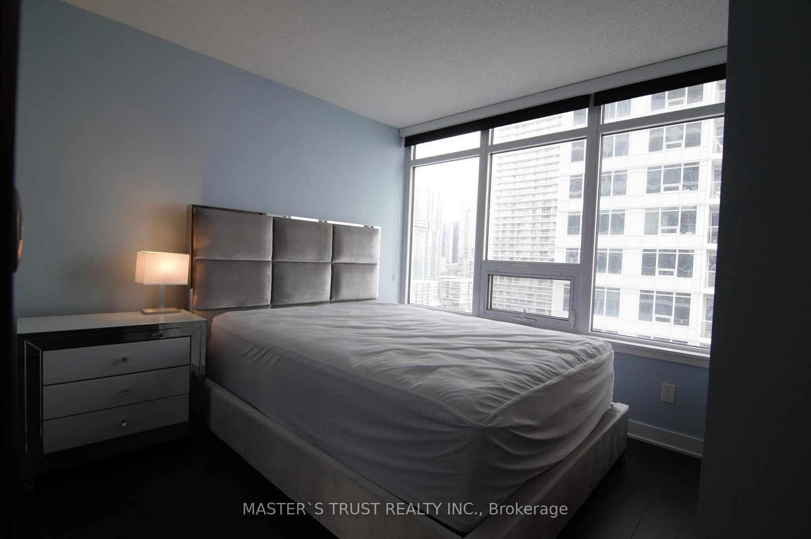 19 Bathurst St, unit 2211 for rent