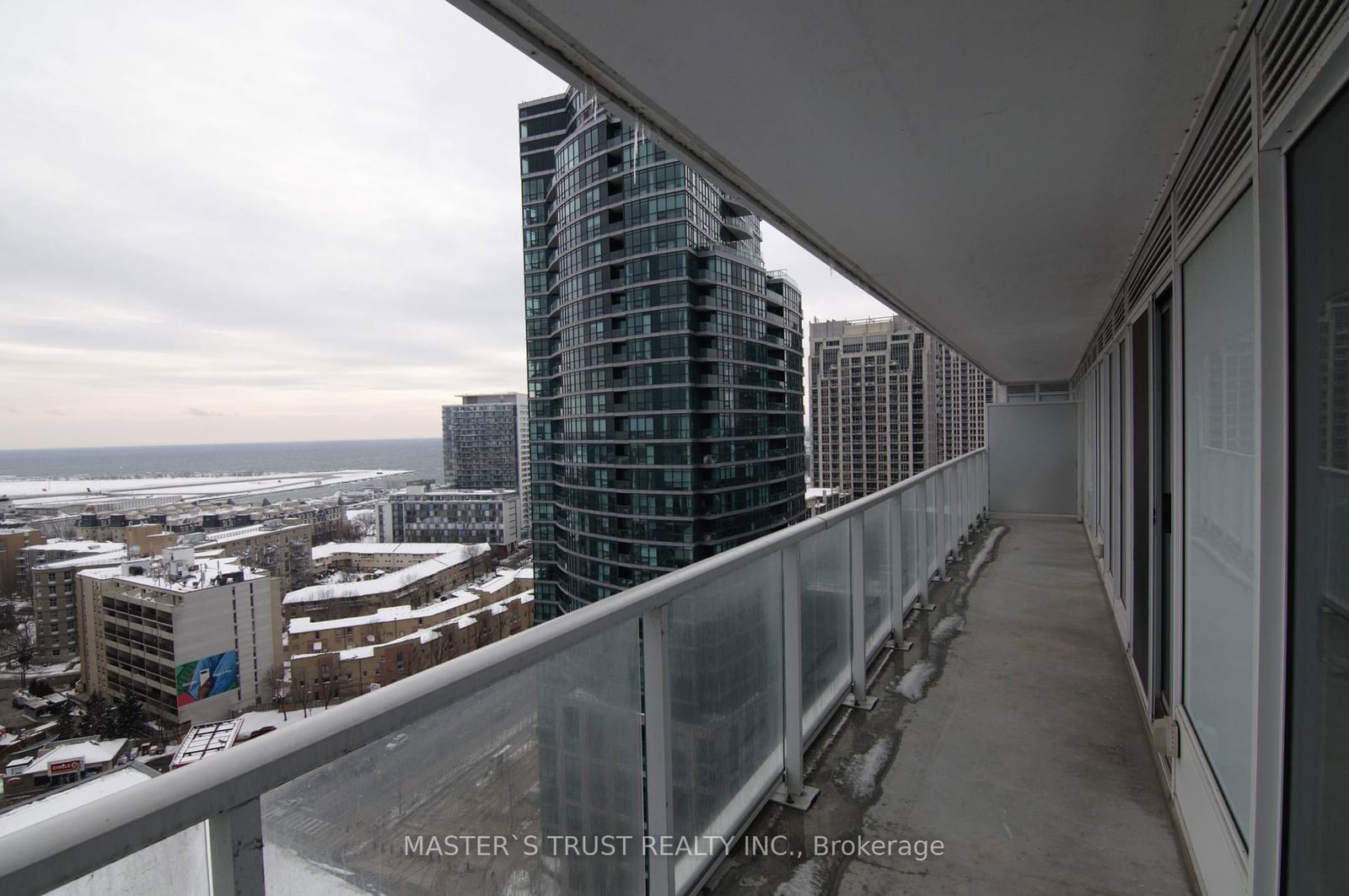 19 Bathurst St, unit 2211 for rent