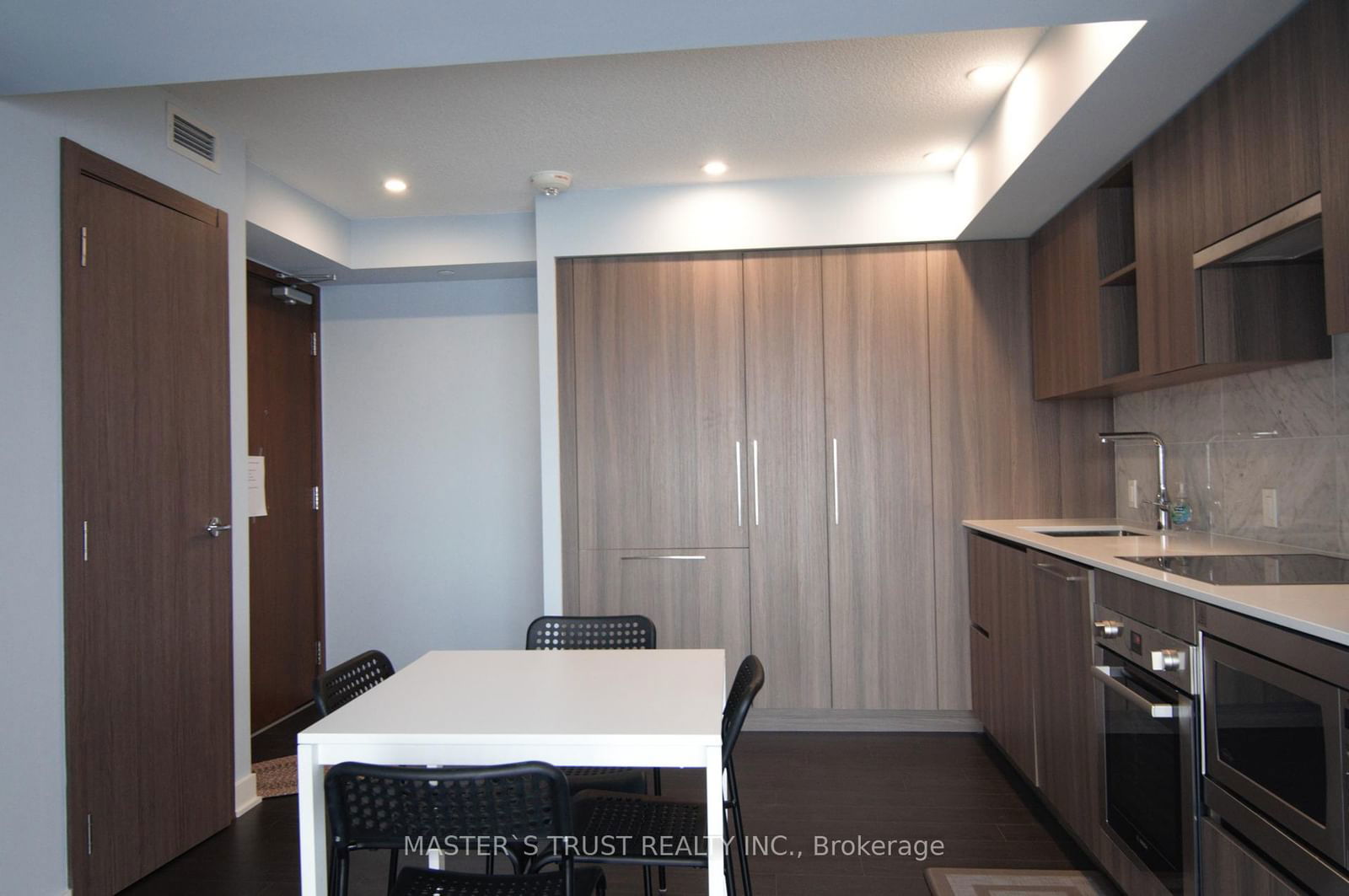 19 Bathurst St, unit 2211 for rent