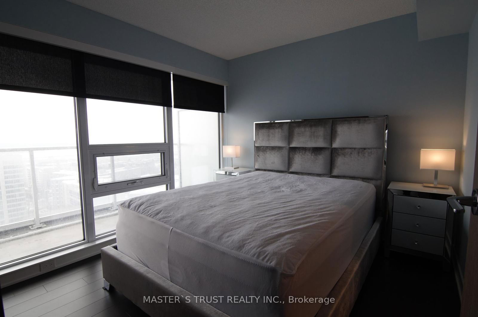 19 Bathurst St, unit 2211 for rent