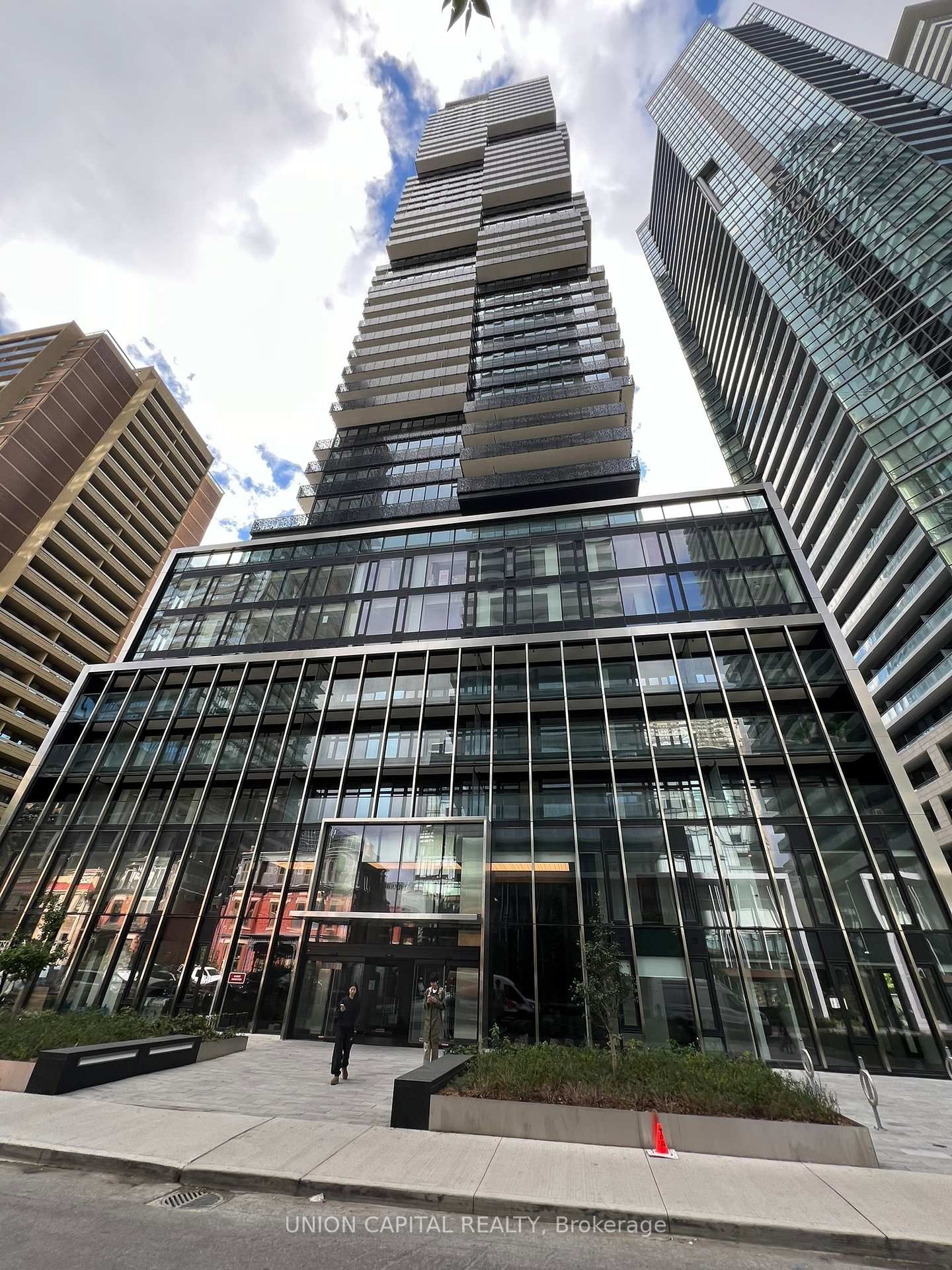 55 Charles St, unit 1406 for sale