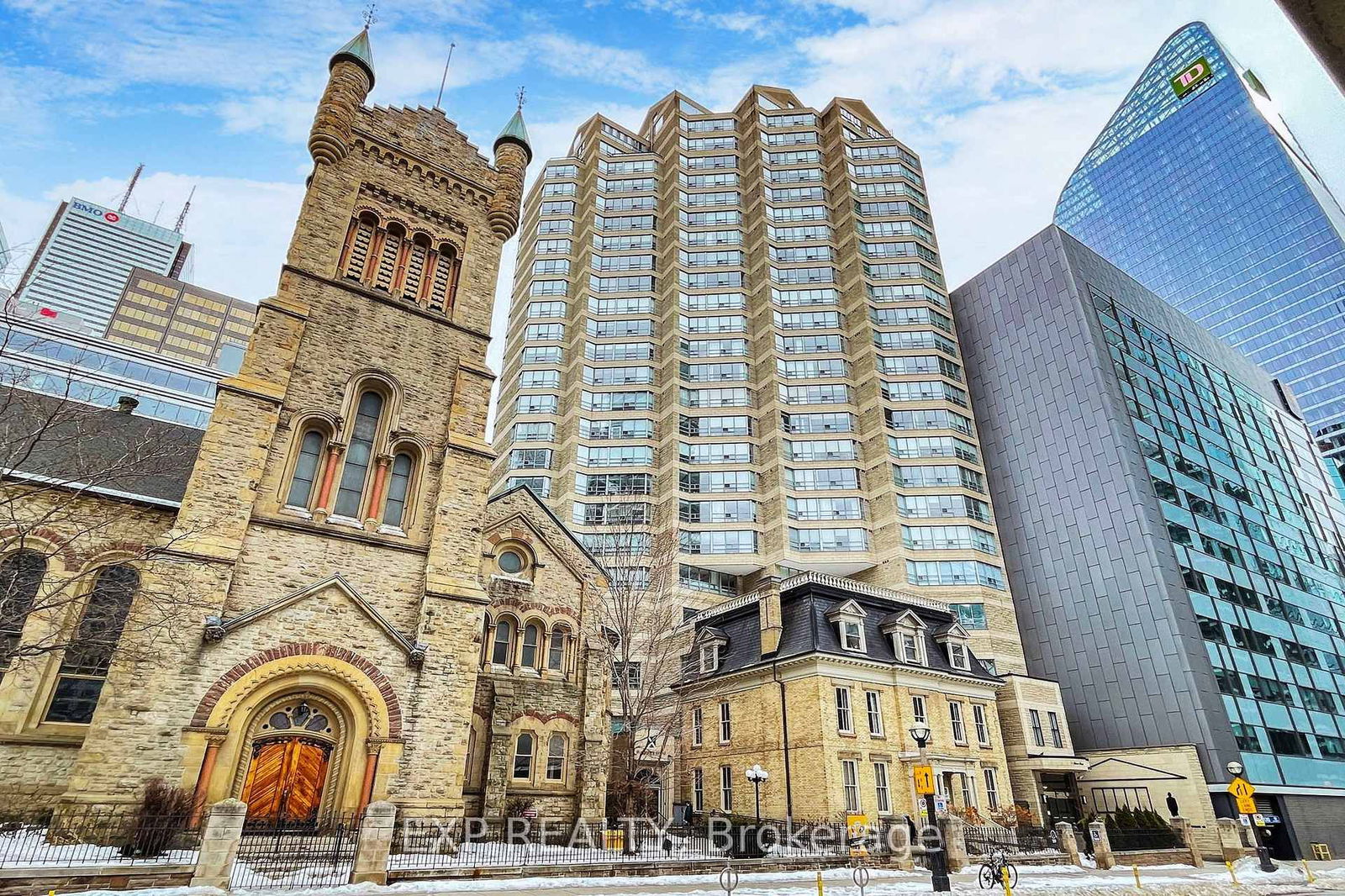 71 Simcoe St E, unit 1204 for sale